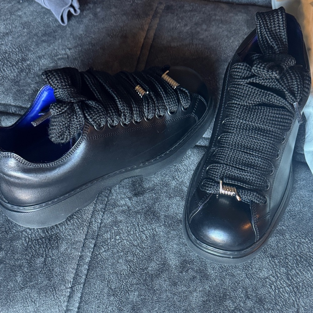 Burberry shoes - Picture 3 of 4